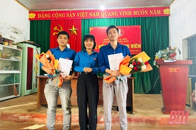 10 thanh niên ưu tú huyện  Hà Trung  được kết nạp vào Đảng trước khi nhập ngũ