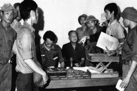 Nghe lại lời tuyên bố đầu hàng của Tổng thống chính quyền Việt Nam Cộng hòa Dương m88 cá cược thể thao trực tuyến Minh trưa 30/4/1975 Nghe lại lời tuyên bố đầu hàng của Tổng thống chính quyền Việt Nam Cộng hòa Dương dang nhap m88 Minh trưa 30/4/1975