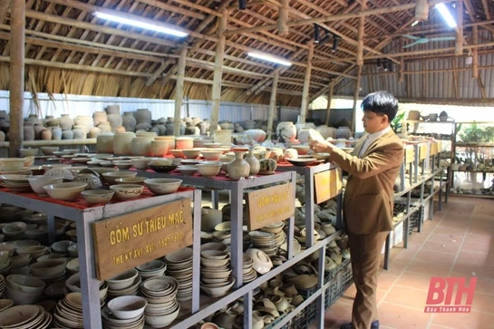 Người sưu tầm hơn 50.000 cổ vật và 5 ngôi nhà cổ