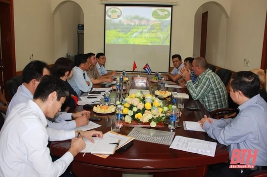 Bộ trưởng Bộ Nông nghiệp Cu Ba tham quan, trao đổi kinh nghiệm tại Nhà máy chế biến tinh bột sắn Phúc Thịnh