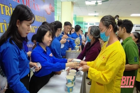 Ra quân thực hiện chương trình thiện nguyện “Nồi cháo tình thương”