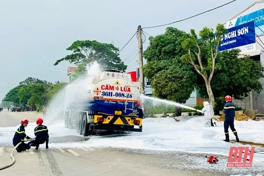 Khống chế kịp thời xe  chở dầu bốc cháy