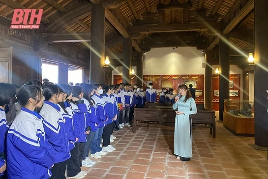 Để “đội dự bị” là cánh tay nối dài bảo vệ nền tảng tư tưởng của Đảng (Bài 3): Để không chệch hướng