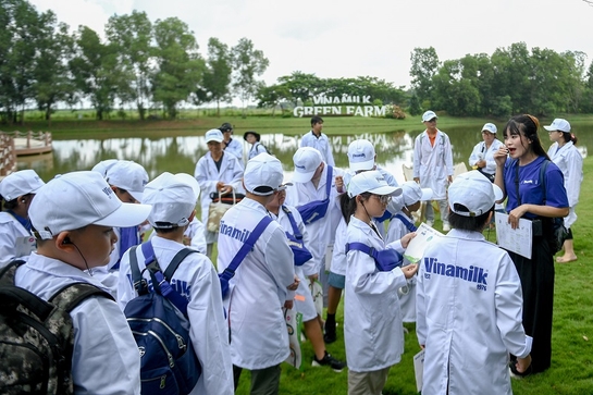 Vinamilk lan tỏa ý thức bảo vệ môi trường đến học sinh qua siêu nhà máy sữa và trang trại Green Farm