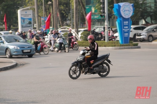 Sử dụng điện thoại khi điều khiển phương tiện tham gia giao thông sẽ bị xử phạt như thế nào