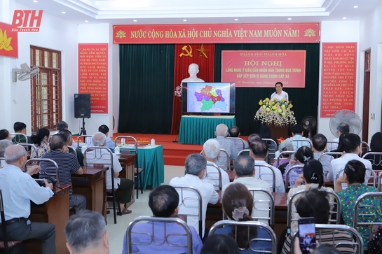 Bí thư Tỉnh ủy và Phó Bí thư Thường trực Tỉnh ủy lắng nghe ý kiến Nhân dân trong quá trình sắp xếp đơn vị hành chính cấp xã