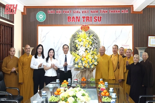 Chủ tịch UBND m88 cá cược thể thao trực tuyến Đỗ Minh Tuấn thăm, chúc mừng Ban Trị sự GHPG m88 cá cược thể thao trực tuyến Thanh Hóa và các chức sắc, tăng, ni, phật tử nhân lễ Phật đản