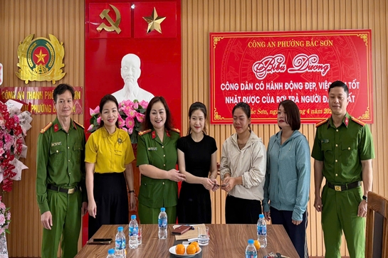Biểu dương công dân có hành động đẹp nhặt được của rơi, trả lại nhà cái m88 đánh mất