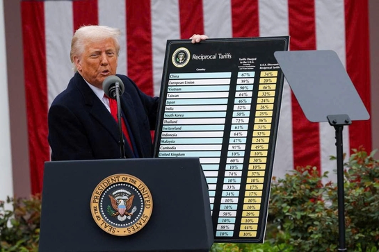 100 ngày đầu tiên của Tổng thống Donald Trump: Lùi một bước, tiến hai bước