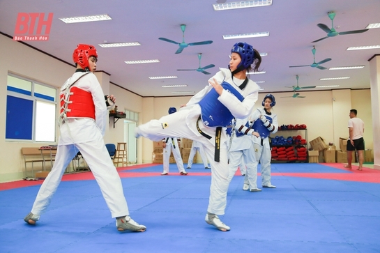 Vận động viên tập luyện không nghỉ lễ chuẩn bị cho các giải đấu lớn
