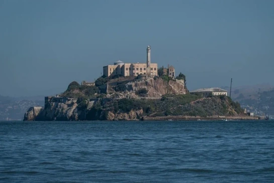 Tổng thống Mỹ Donald Trump ra lệnh mở lại “nhà tù khét tiếng” Alcatraz