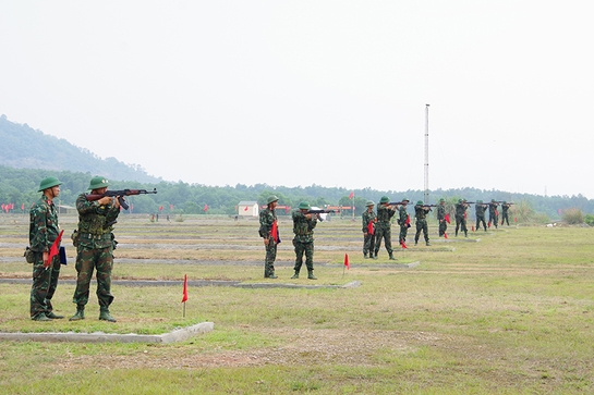 Phó Tư lệnh Quân khu 4 kiểm tra thực hành “3 tiếng nổ” tại Trung đoàn 762