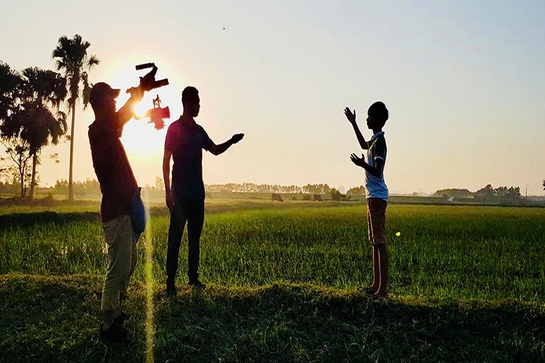 Mắt sáng,lòng trong, bút sắc