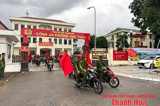 Công an 166 phường, xã ra quân hướng dẫn thủ tục hành chính trong ngày đầu vận hành chính quyền địa phương 2 cấp
