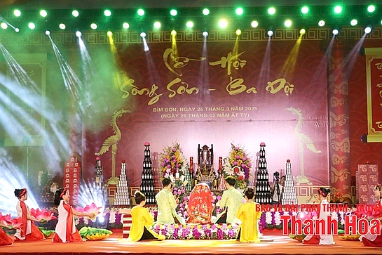 “Tiếp lửa” cho văn nghệ dân gian trong lễ hội truyền thống