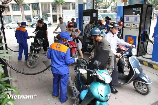 Quay đầu giảm nhẹ, giá xăng RON95-III xuống dưới ngưỡng 20.000 đồng/lít