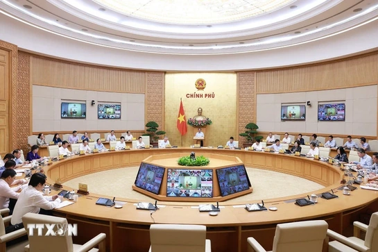 Thủ tướng Chính phủ Phạm Minh Chính chủ trì phiên họp thường kỳ đánh giá tình hình phát triển kinh tế - xã hội 7 tháng năm 2025