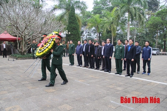Đoàn đại biểu tỉnh Thanh Hóa  viếng nghĩa trang liệt sĩ tại tỉnh Hà Giang