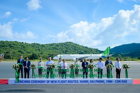 Khai trương 3 đường bay thẳng, Bamboo Airways trao tặng 1 tỷ đồng hỗ trợ người nghèo link m88
