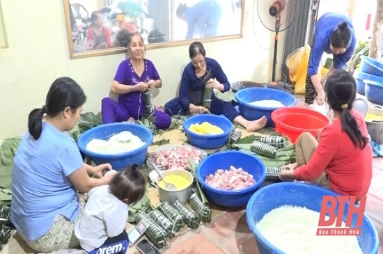 1.000 bánh chưng của phụ nữ khu phố 1 thị trấn Kim Tân gửi về Miền Trung