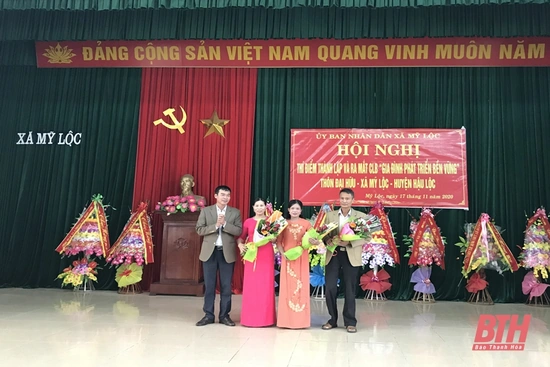 Ra mắt  CLB g ia đình phát triển  bền vững tại xã Mỹ  Lộc