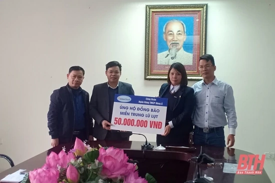 Công đoàn  Ngân hàng TMCP Đông Á ủng hộ  đồng bào miền Trung lũ lụt