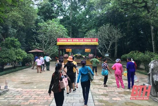 Khách đến các khu, điểm du lịch dịp tết giảm mạnh, chủ yếu là khách nội tỉnh