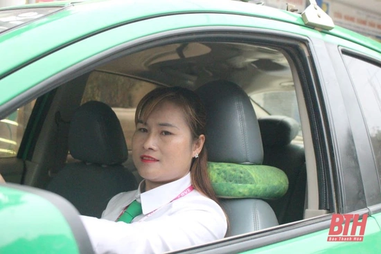 “Bóng hồng” sau vô lăng