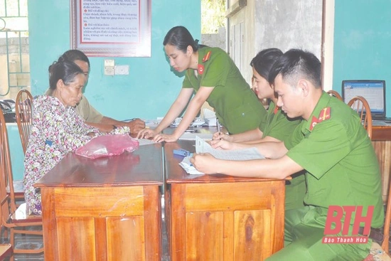 Từ ngày 1-7 thu hồi sổ hộ khẩu khi công dân thay đổi thông tin