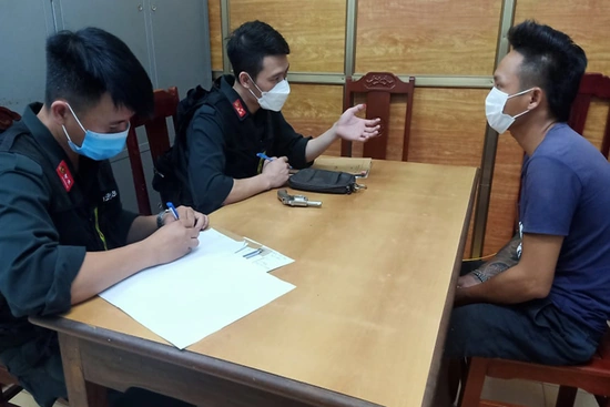 Bắt quả tang đối tượng tàng trữ vũ khí trái phép