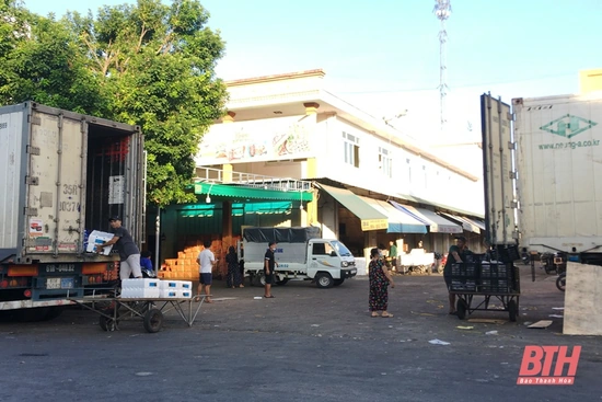 Còn hiện tượng lơ là trong phòng, chống dịch tại chợ đầu mối rau quả, thực phẩm Đông Hương