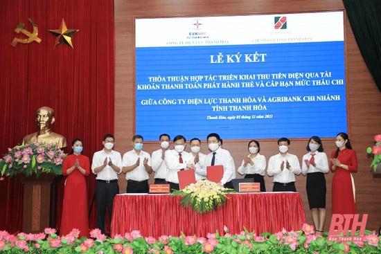 PC Thanh Hóa và Agribank ký kết hợp tác thu tiền điện qua tài khoản thanh toán phát hành thẻ và cấp hạn mức thấu chi