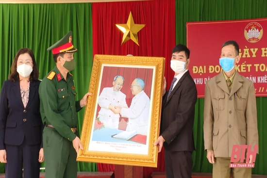 Chỉ huy trưởng Bộ CHQS tỉnh dự ngày Đại đoàn kết toàn Dân tộc Thôn Mó 1, xã Cán Khê