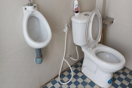 Mẹo xử lý triệt để mùi hôi do cống trong nhà vệ sinh  bị nghẹt