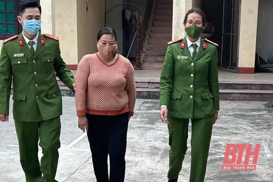 Bắt “nữ quái” lừa đảo các cơ sở sản xuất nem, giò, chả