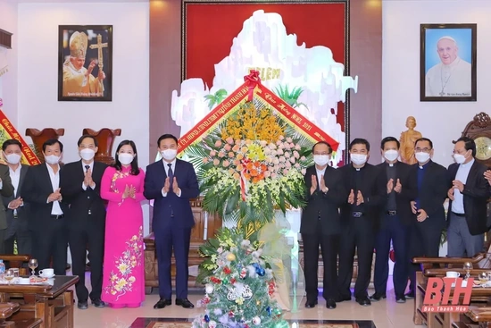Bí thư Tỉnh ủy Đỗ Trọng Hưng chúc mừng các linh mục, chức sắc,  đồng bào Công giáo đón mừng lễ Giáng sinh năm 2021 vui vẻ, an lành, hạnh phúc