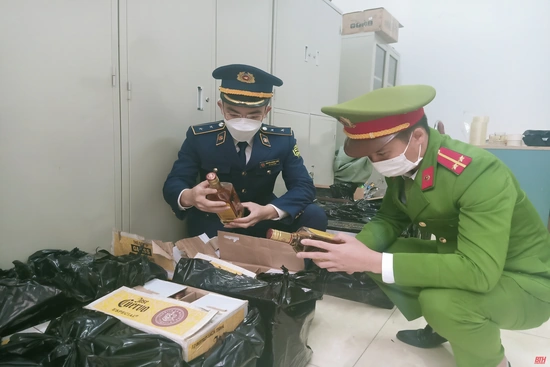Bắt giữ 150 chai rượu ngoại nhập lậu