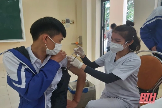 Thanh Hóa đề nghị Bộ Y tế điều chỉnh số lượng đối tượng tiêm vắc xin phòng COVID-19