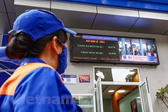 Lần đầu giảm kể từ đầu năm, xăng RON95-III về 29.190 đồng/lít