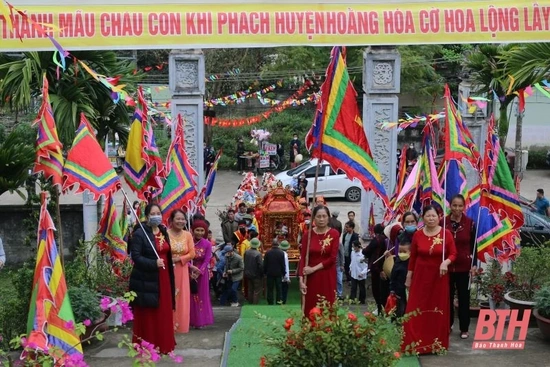 Khai hội Phủ Vàng