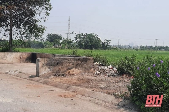 Bãi   rác tự phát tại   phường Quảng Thành được dẹp bỏ sau phản ánh của Báo Thanh Hóa