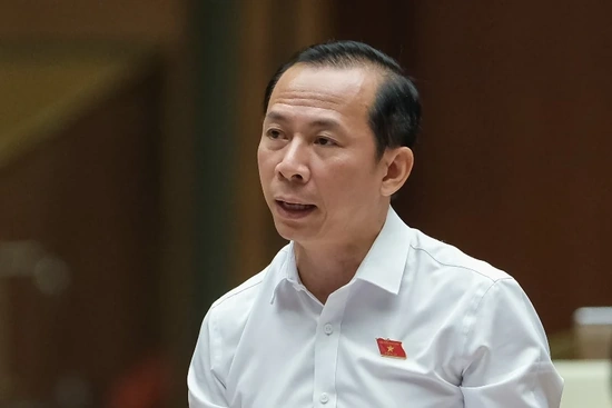 Đại biểu Quốc hội Võ Mạnh Sơn tham gia góp ý vào dự thảo Luật Kinh doanh bảo hiểm (sửa đổi)