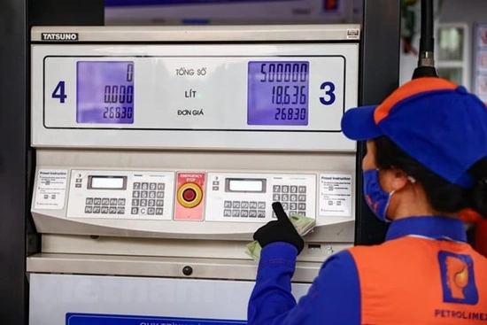 Lập kỷ lục mới, giá xăng RON95-III vượt ngưỡng 30.600 đồng/lít