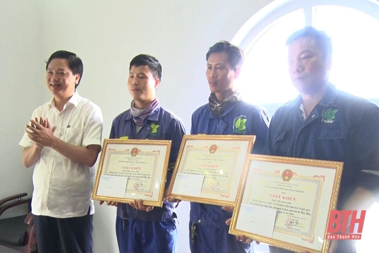 vao m88 thưởng các cá nhân dũng cảm cứu người trên hồ Hao Hao