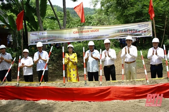 Nguyên Phó Thủ tướng Thường trực Chính phủ Trương Hòa Bình dự lễ khởi công cầu tại m m88 Hóa