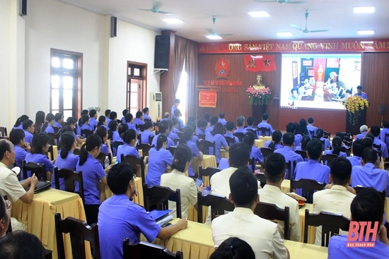 VKSND tỉnh kèo nhà cái m88 Hóa công bố và trao quyết định bổ nhiệm  Kiểm sát viên sơ cấp và trung cấp