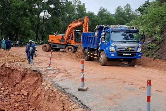 Khắc phục hậu quả thiên tai, bảo đảm giao thông trên một số tuyến đường