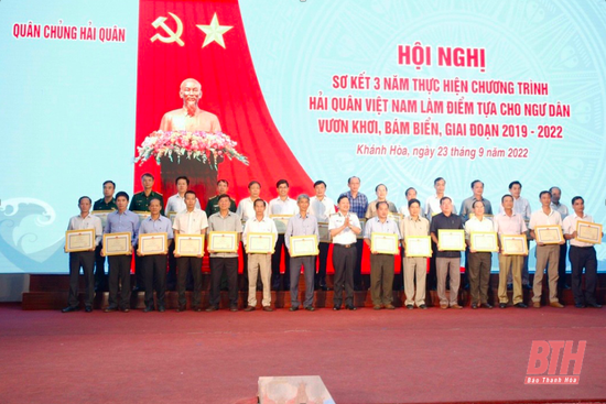 Sơ kết 3 năm thực hiện Chương trình “Hải quân Việt Nam làm điểm tựa cho ngư dân vươn khơi, bám biển” 
