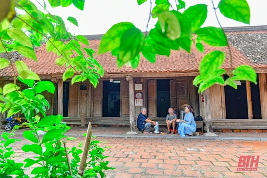 Nhà cổ Tây Giai bên chân Thành Nhà Hồ