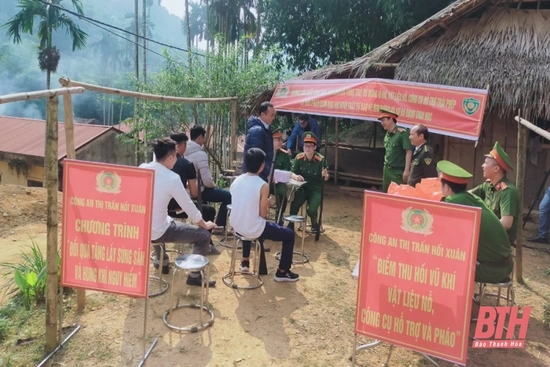 “Đổi quà lấy súng và công cụ nguy hiểm” - cách làm hay ở thị trấn Hồi Xuân